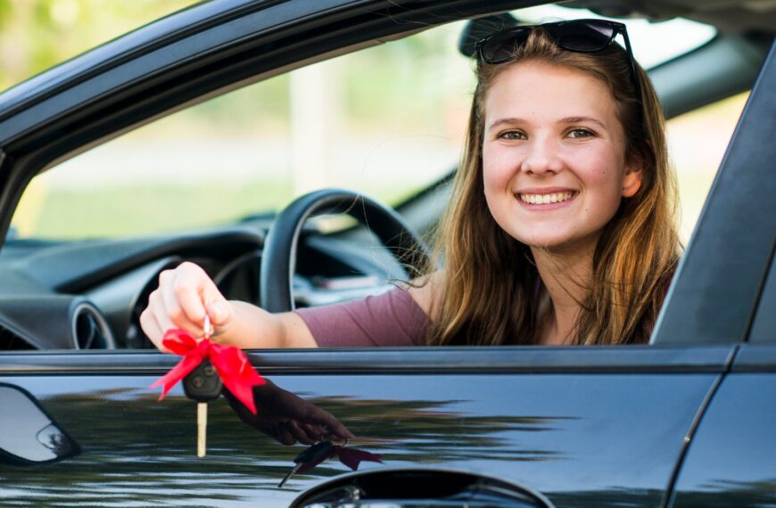 Jak wybrać pierwszy samochód dla nastolatka?