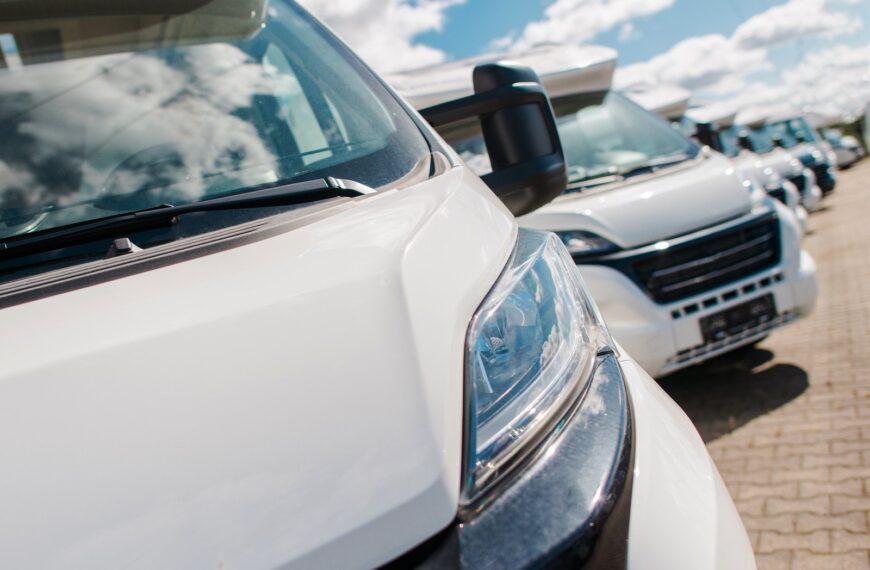 Odkryj Świat Kamperów: Jak Znaleźć Idealny Pojazd dla Siebie