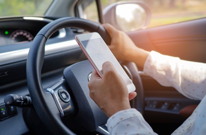 Najlepsze aplikacje mobilne dla kierowców w 2023 roku.
