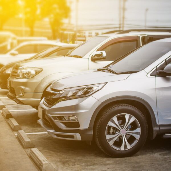 Porównanie najnowszych modeli elektrycznych SUV-ów.