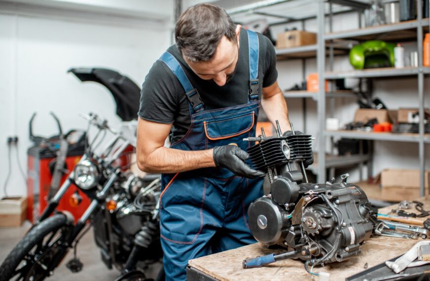 Jak prawidłowo konserwować i przechowywać motocykl poza sezonem?