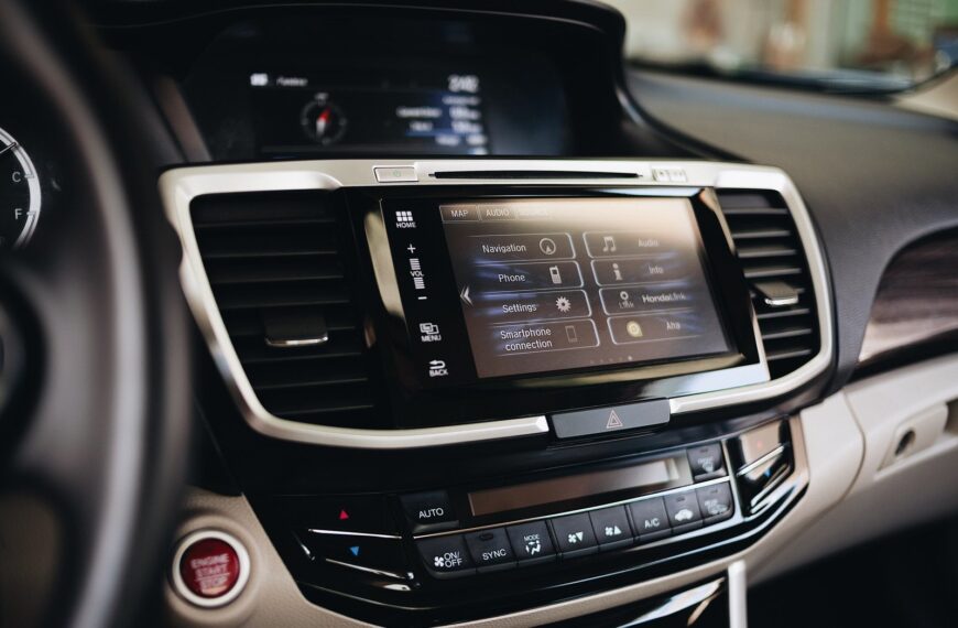 GPS w samochodzie: najnowsze technologie i ich zastosowanie w codziennym użytkowaniu.