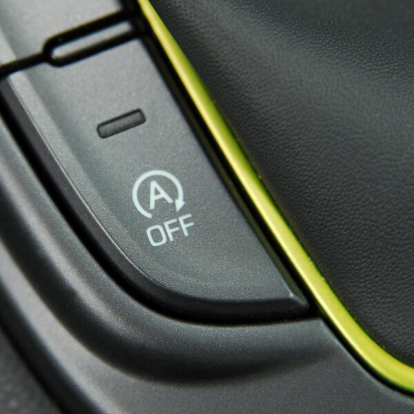 Jak działa system Start-Stop i czy warto go stosować w codziennej jeździe?