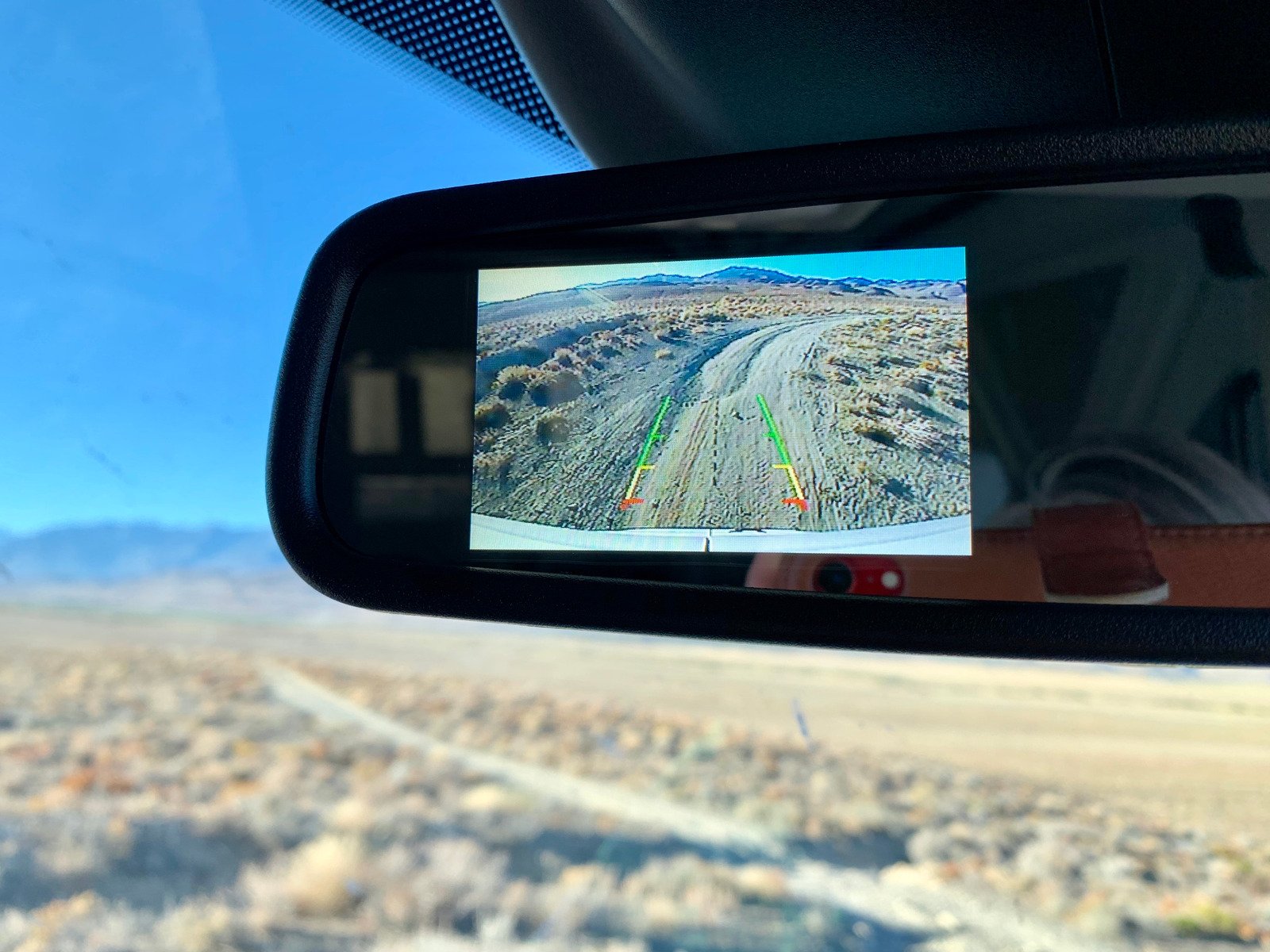 DIY: Jak zamontować kamerę cofania w swoim samochodzie?