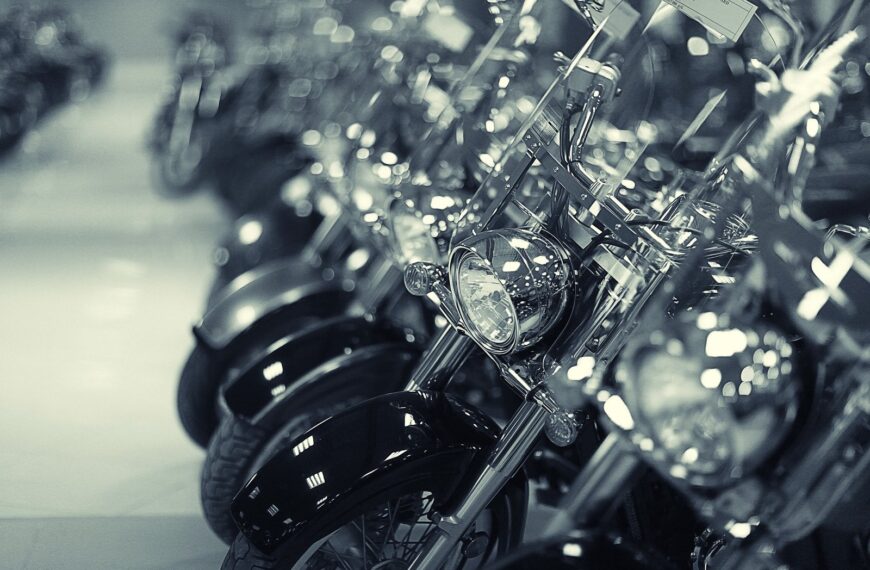 Historia motocyklu: od pierwszych modeli do współczesnych maszyn.